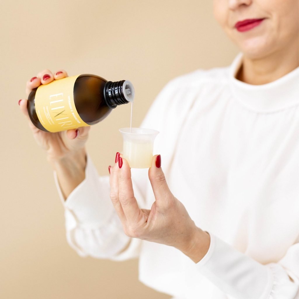 ELIXIRÉ LIPOSOMSKI VITAMIN C BOOSTER, okus pomaranče in limone – koraki uporabe